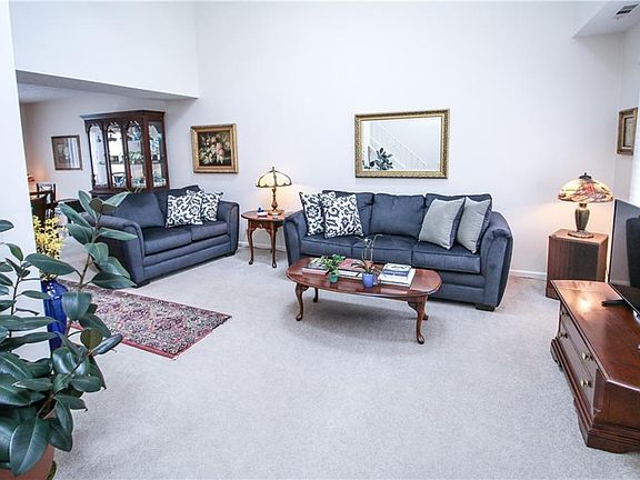 3rd image of 1134 Cunningham Dr