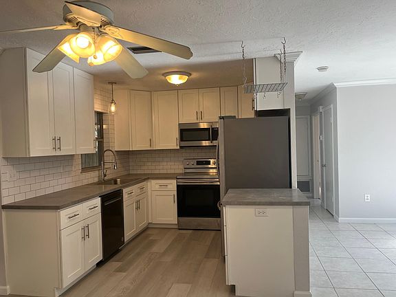 3rd image of 3261 Kingswood Dr