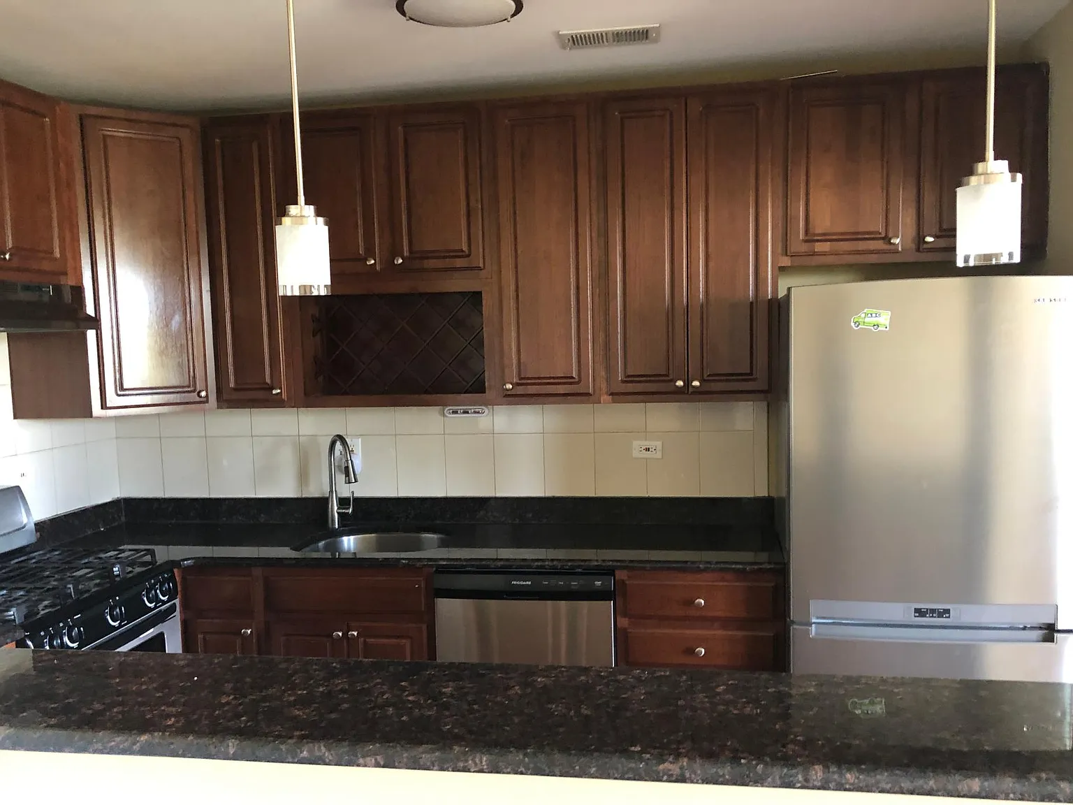 2 bed, 1000 sqft, $1,875 — Photo 3