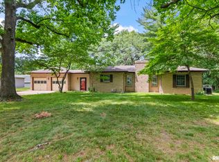 21 W Hazel Dell Ln, Springfield, IL 62712