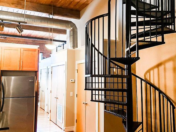 2nd image of 505 6th St SW APT 305