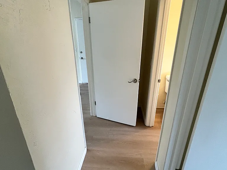 582 Mariposa Ave #5 — Photo 15