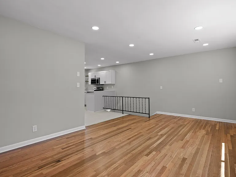 19 Johnson Blvd #21 — Photo 2