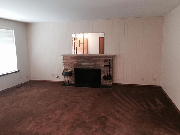 Living Room with fireplace