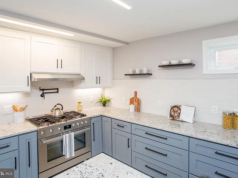 327 Wood St — Photo 25