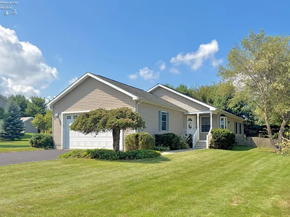 119 Country View Dr, Bellevue, OH 44811