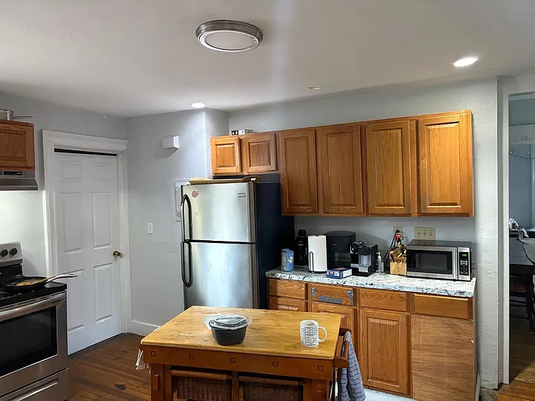 395 Crown St — Photo 7