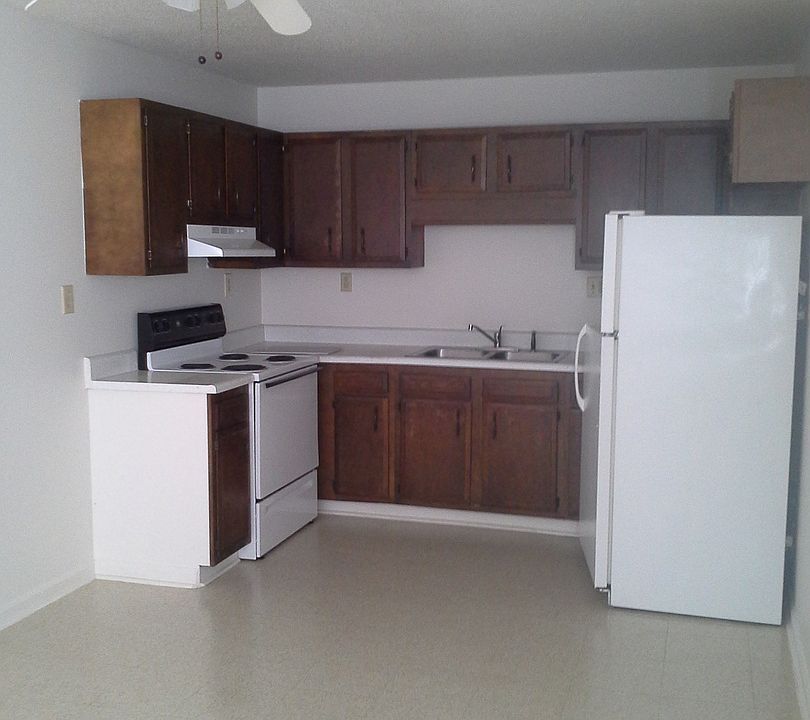 2nd image of 174 Clover St APT 1