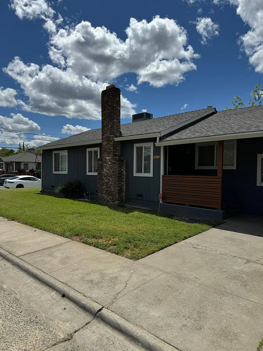 3262 43rd St photo 1