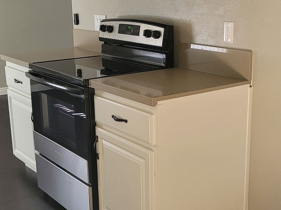 side view of the kitchen