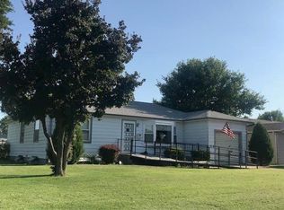 220 E 17th St, Larned, KS 67550