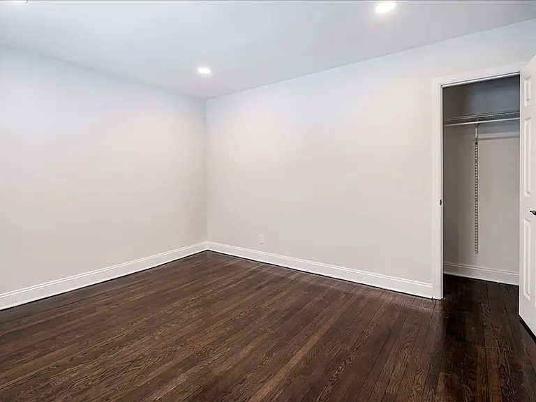 Hilltop Manor Apartments — Photo 8
