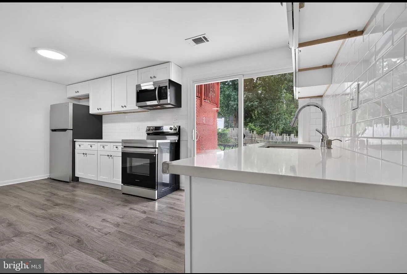 2 bed, 950 sqft, $1,900 — Photo 4