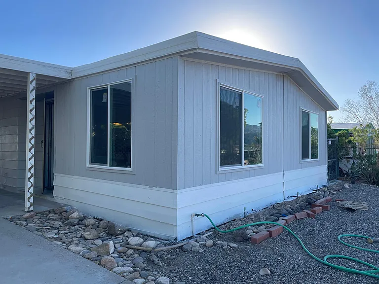 926 Roadrunner Dr — Photo 1