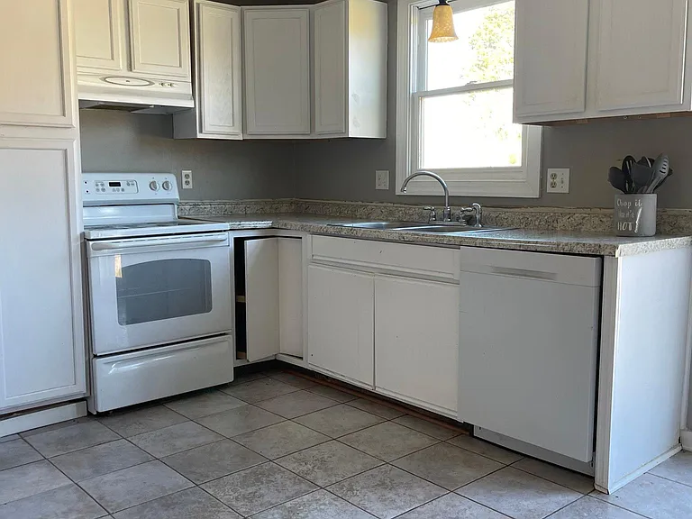 230 Oakcrest Cir #230 — Photo 4