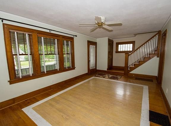 3rd image of 1122 N Niles Ave