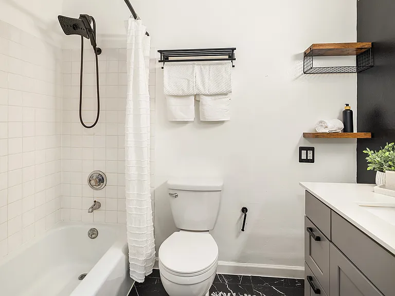 654 W Olympic Pl #203 — Photo 16