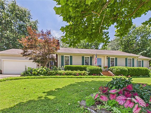 3rd image of 1616 Windsor Dr
