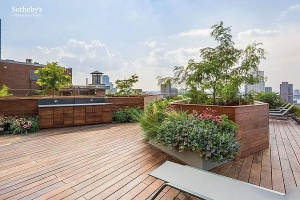 Rented by Sotheby's International Realty | media 31