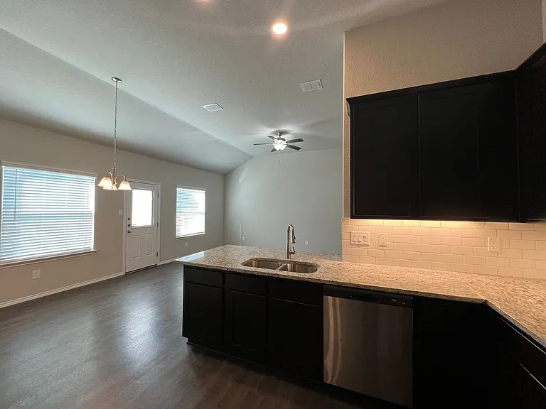 621 Ashers Pl — Photo 9