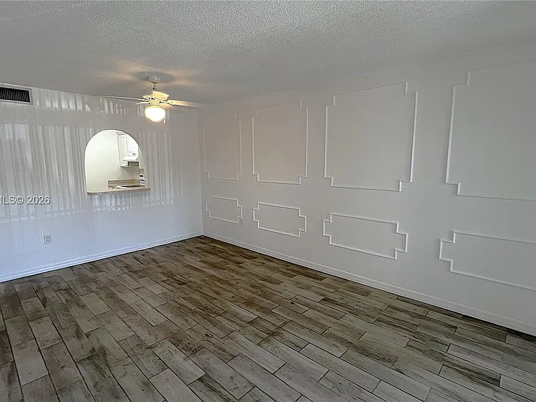 711 N Pine Island Rd #211 — Photo 3