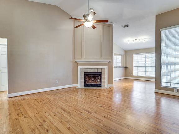 3rd image of 312 Newberry St