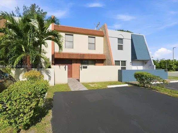 7597 NW 75th Ave, Tamarac, FL 33321