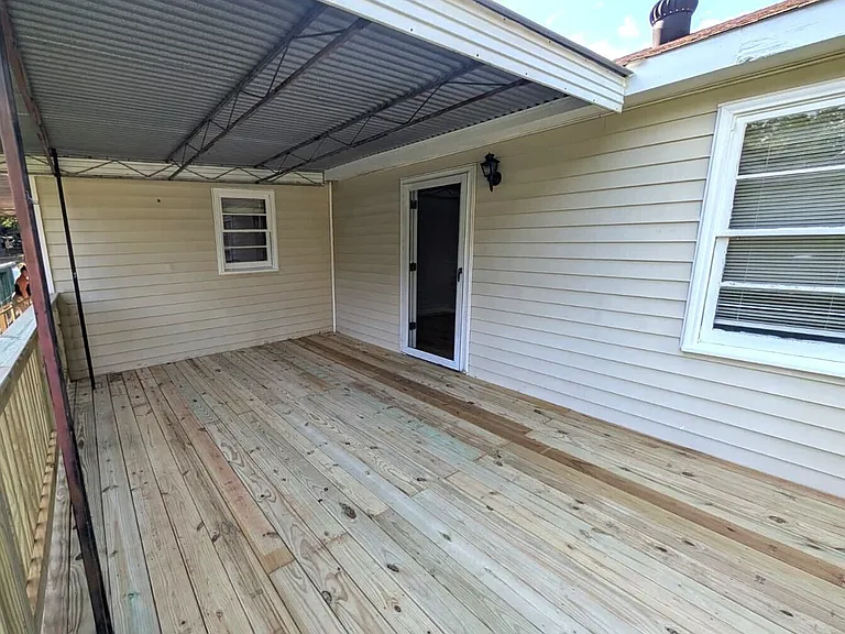 218 Wallis St — Photo 18