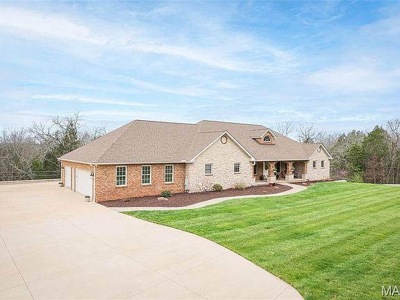 3rd image of 130 Valley Oaks Ln