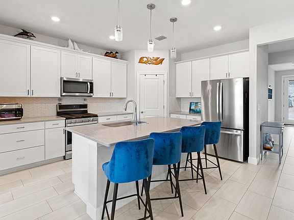 3rd image of 519 SE Villandry Way