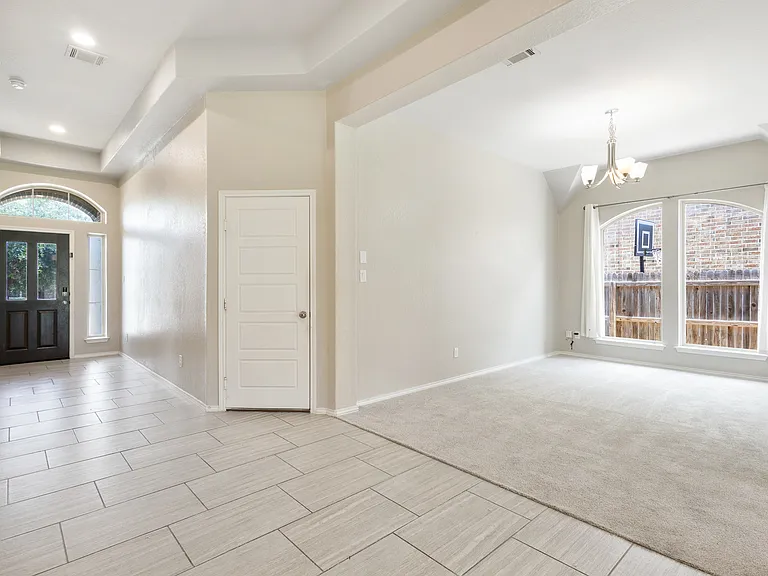 2434 Valencia Crst — Photo 17