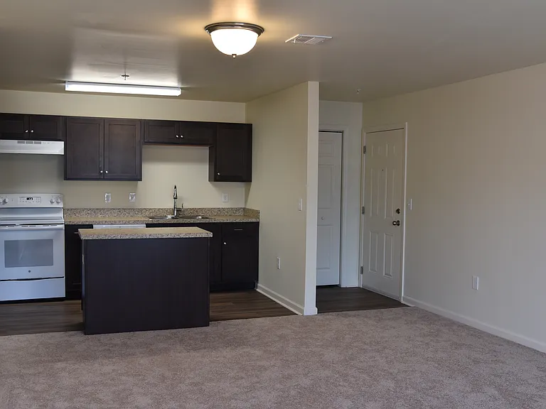 615A Geneva Dr #22 — Photo 5