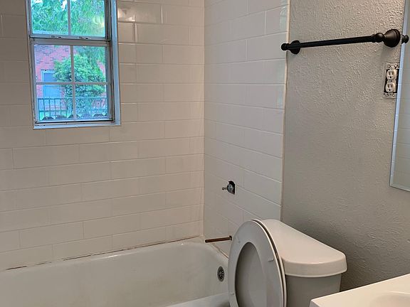 5th image of 4108 Fox Dr