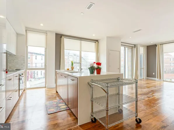 621 S 24th St #206, Philadelphia, PA 19146