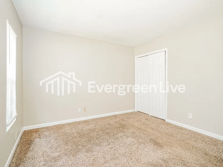 1618 Dundee Ct — Photo 12