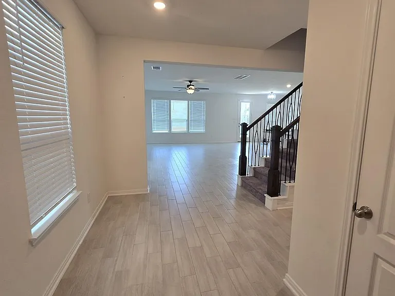 25223 Sierra Manor Ct — Photo 6