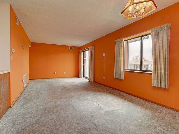 4th image of 105 Caterpillar Dr APT 2C