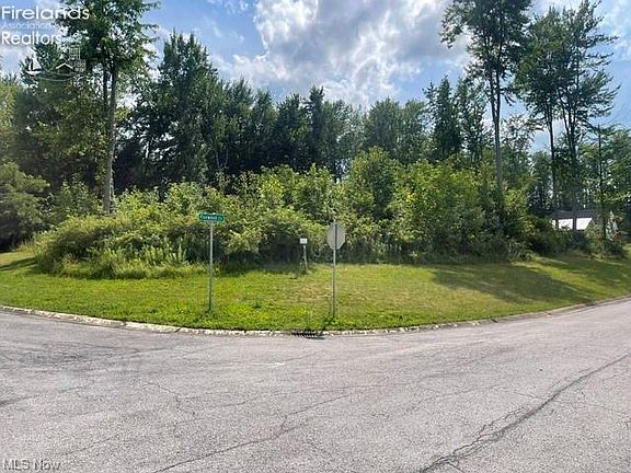 4th image of 22 Foxwood Cir