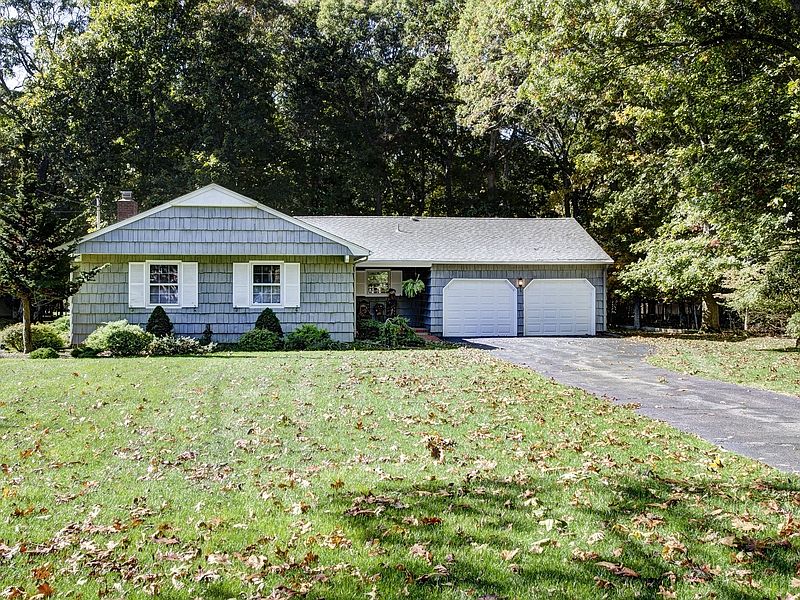 1st image of 325 Oak Dr