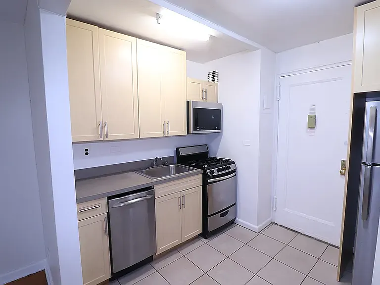 9960 64th Ave #6R — Photo 7