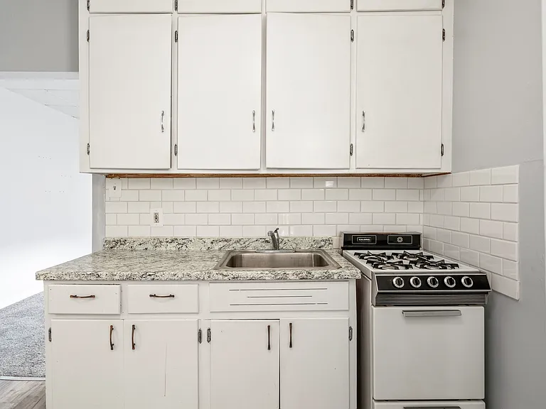 405 E 6th St #4 — Photo 6