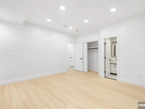 114 Pine Street image 18 of 35