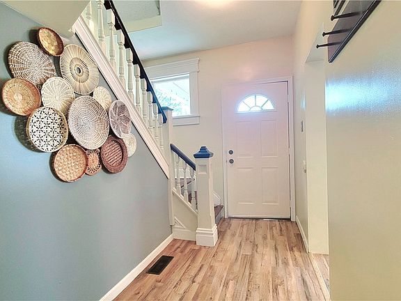 4th image of 828 2nd St