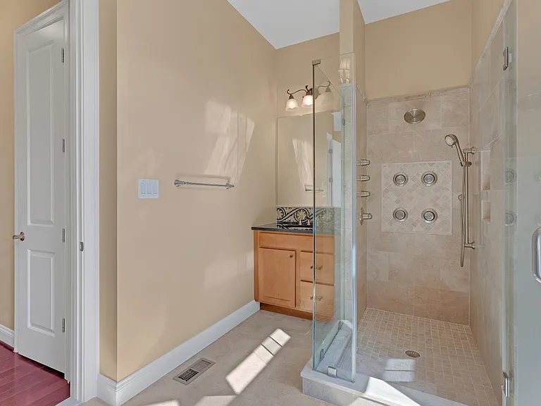 7607 Newmarket Dr — Photo 21