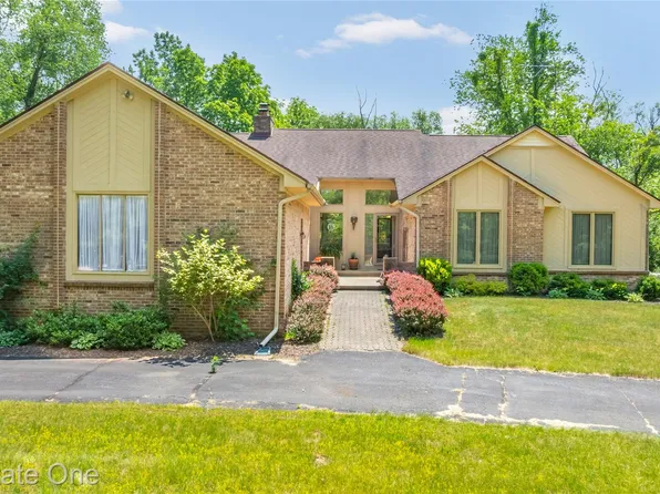 1145 W Moore Rd, Milford, MI 48381