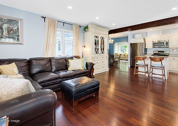5th image of 359 Forest Ave