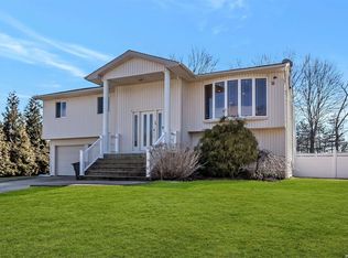 16 Bethal Ln, Commack, NY 11725