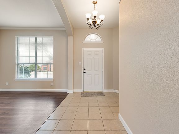 3rd image of 3404 Pinecone Dr