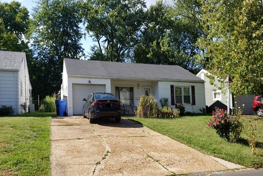 1st image of 135 Brackleigh Ln