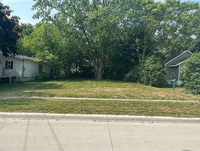 523 W 4th St photo 1